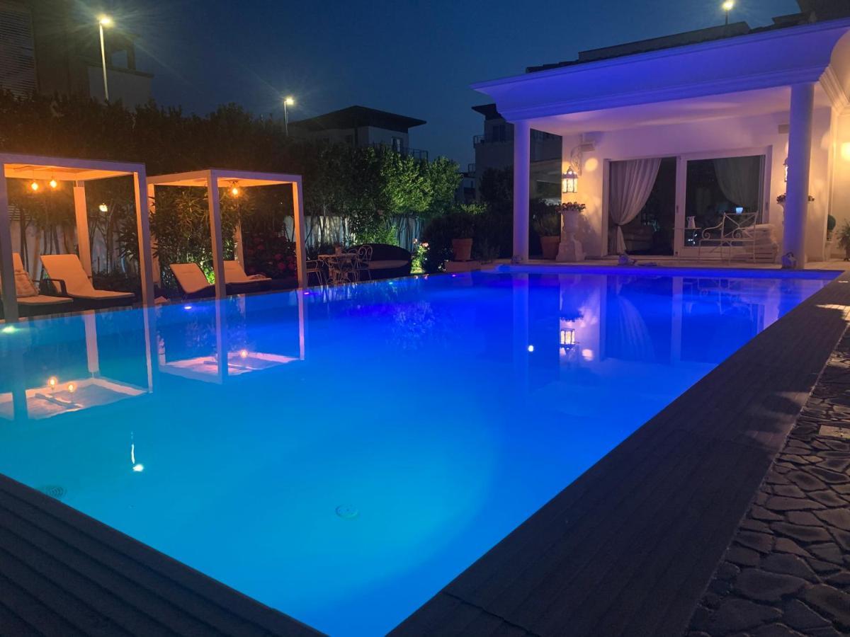 White House Luxury Hospitality 2*